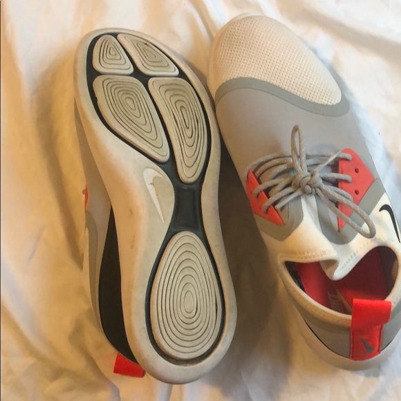 Nike running shoe - Picture 3 of 3